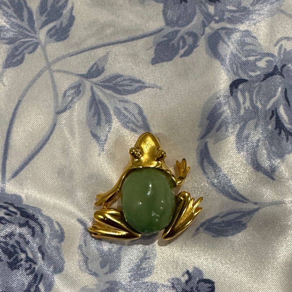 Vintage Kenneth Jay Lane Gold and Green Frog Brooch/pendant.